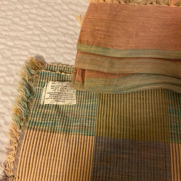 4 Multicolored plaid Place Mats & Matching Napkins - Picture 3 of 3